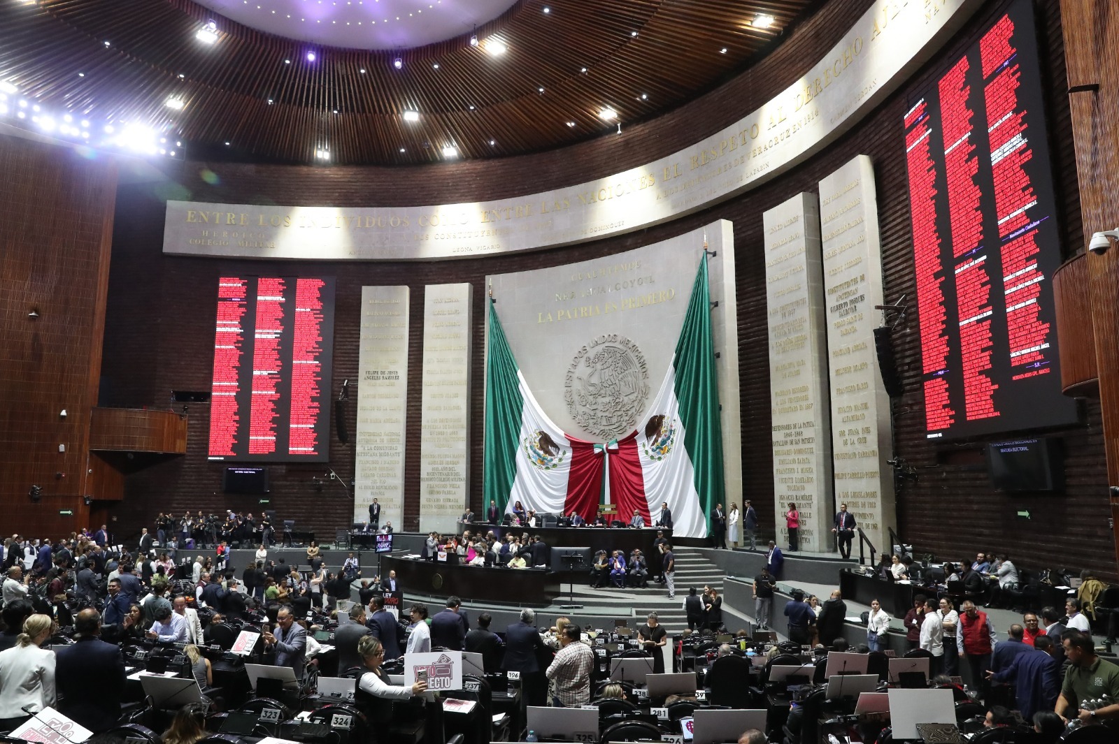 클라우디아 셰인바움 대통령의 첫 좌절: 국회의원들, 선거 개혁안 부결; 모레나, ‘플랜 B’ 준비