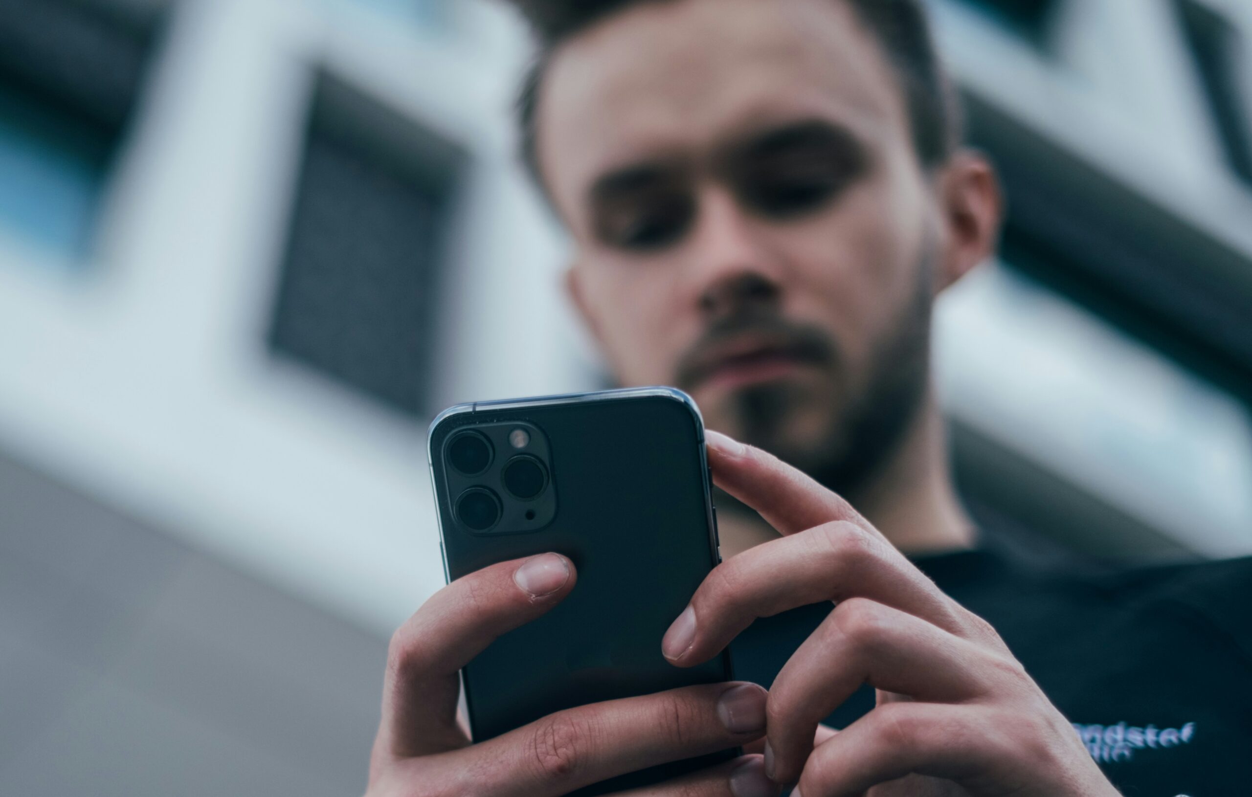 2026년 휴대폰 등록: 해외 SIM, 대안이 될 수 있을까?